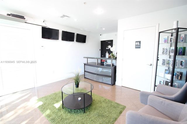 8217 NW 30th Ter, Doral, FL 33122