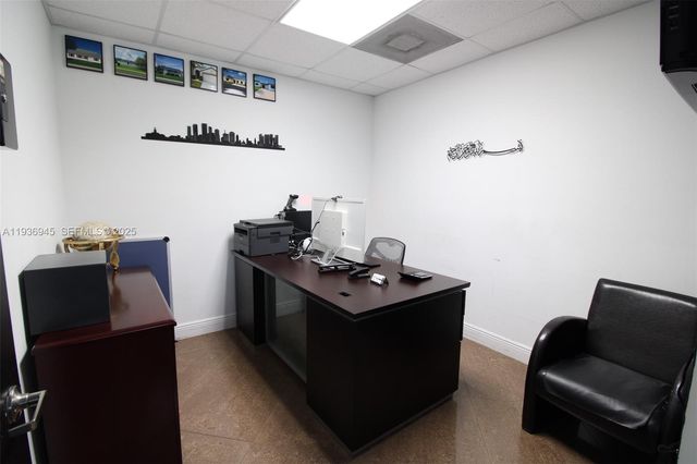 8217 NW 30th Ter, Doral, FL 33122