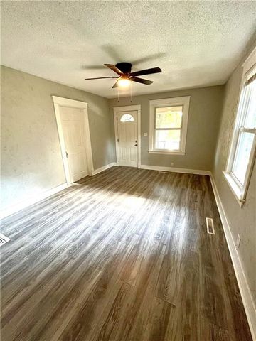 431 N Eubank Street, Independence, MO 64050