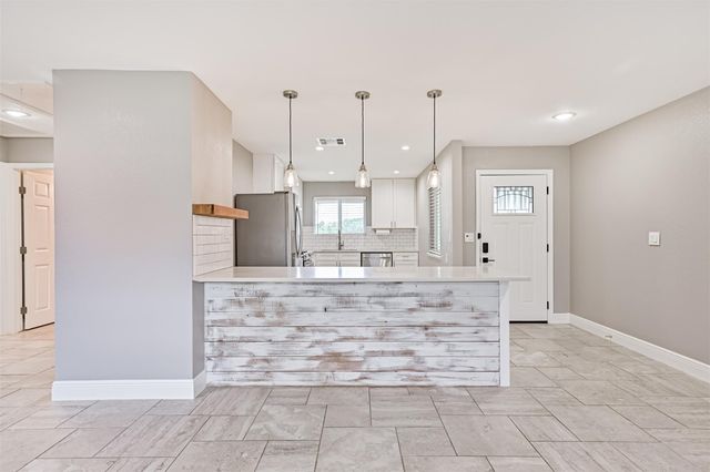 16502 Diana Lane, Houston, TX 77062