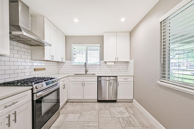 16502 Diana Lane, Houston, TX 77062