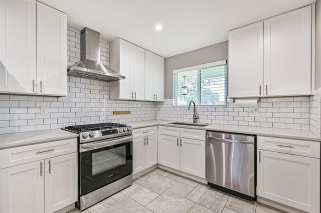 16502 Diana Lane, Houston, TX 77062