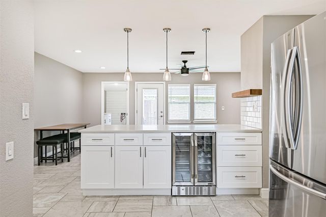 16502 Diana Lane, Houston, TX 77062