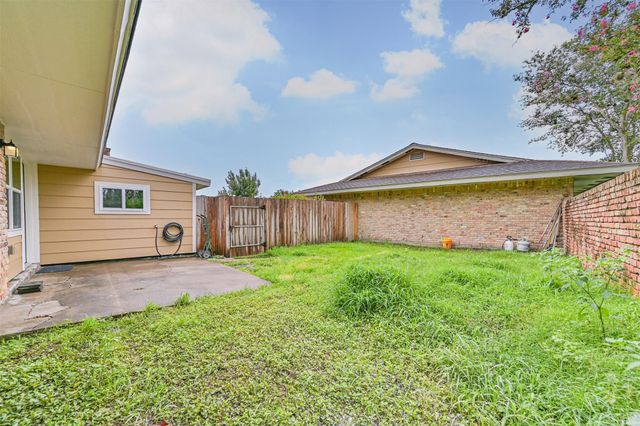 16502 Diana Lane, Houston, TX 77062