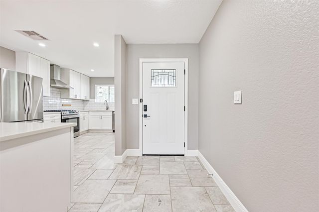16502 Diana Lane, Houston, TX 77062