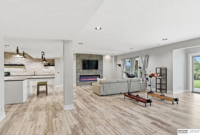 21545 B Street, Elkhorn, NE 68022