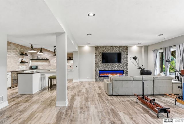 21545 B Street, Elkhorn, NE 68022