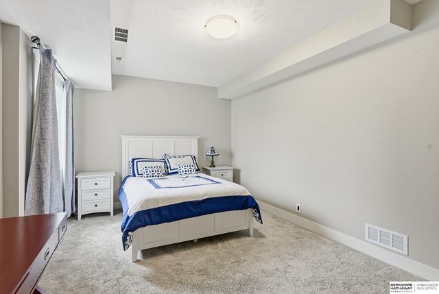 21545 B Street, Elkhorn, NE 68022