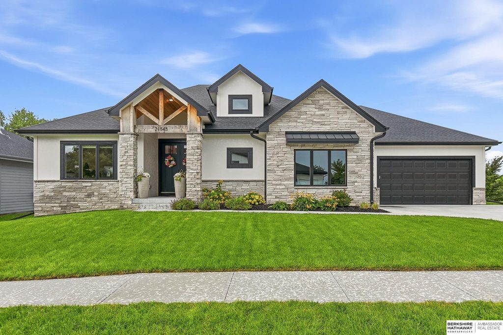 21545 B Street, Elkhorn, NE 68022
