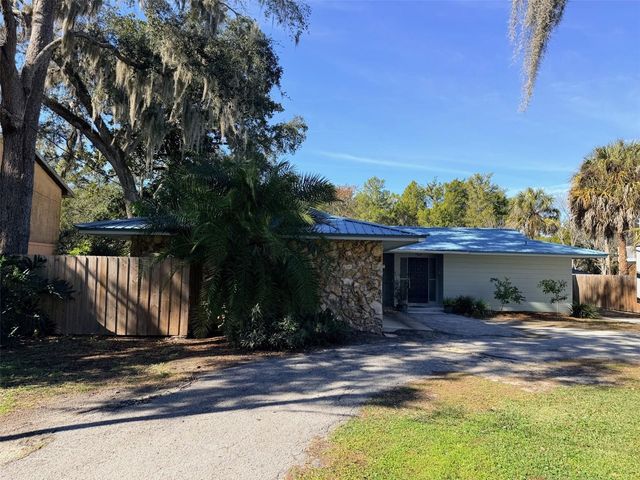 12 PALM DRIVE, Yankeetown, FL 34498