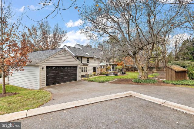 302 STONE BROOK DR, Wilmington, DE 19807