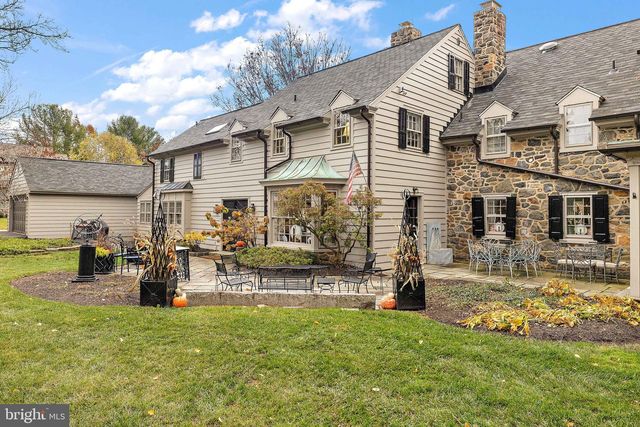 302 STONE BROOK DR, Wilmington, DE 19807