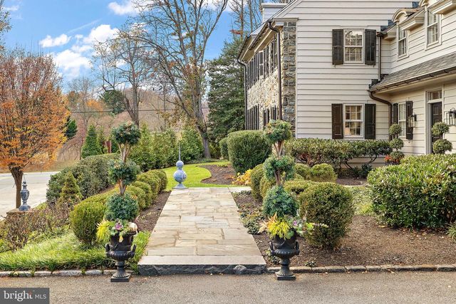 302 STONE BROOK DR, Wilmington, DE 19807