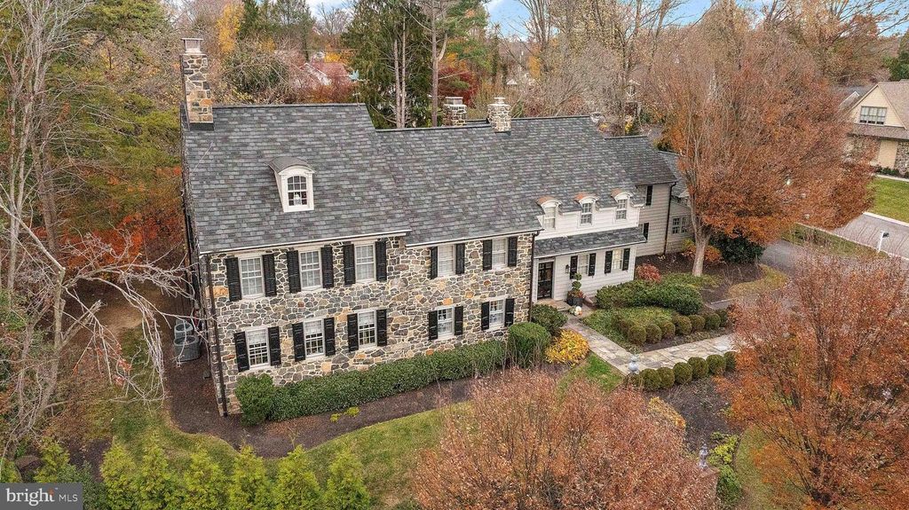 302 STONE BROOK DR, Wilmington, DE 19807