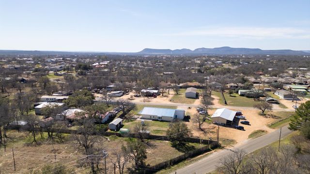 2207 Boxwood CIR, Kingsland, TX 78639