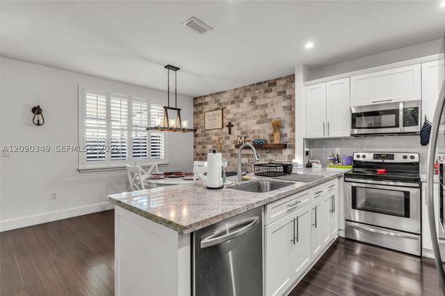 1002 NE 41st Pl, Homestead, FL 33033