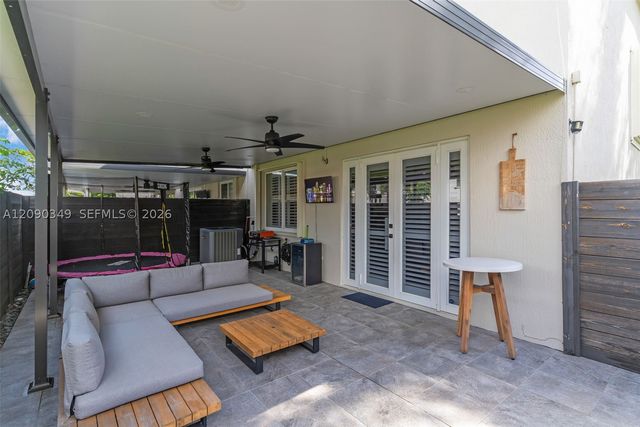 1002 NE 41st Pl, Homestead, FL 33033