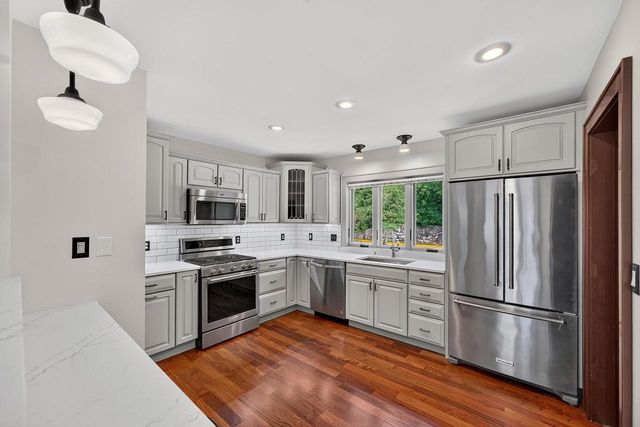 N69W6171 Bridge ROAD, Cedarburg, WI 53012