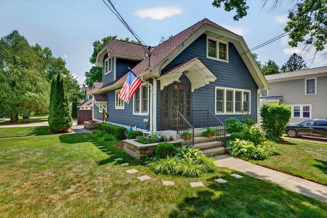 N69W6171 Bridge ROAD, Cedarburg, WI 53012