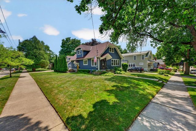 N69W6171 Bridge ROAD, Cedarburg, WI 53012