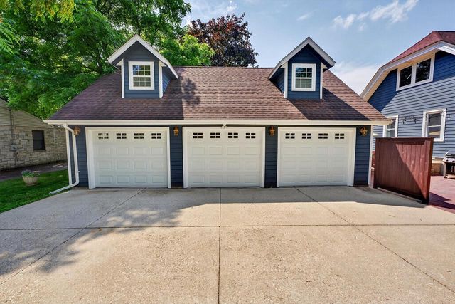 N69W6171 Bridge ROAD, Cedarburg, WI 53012
