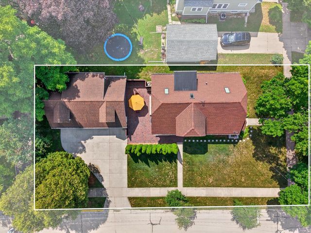 N69W6171 Bridge ROAD, Cedarburg, WI 53012