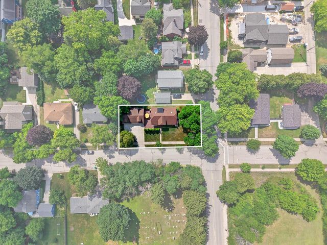 N69W6171 Bridge ROAD, Cedarburg, WI 53012