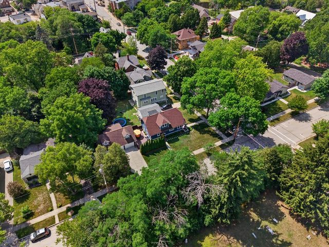 N69W6171 Bridge ROAD, Cedarburg, WI 53012
