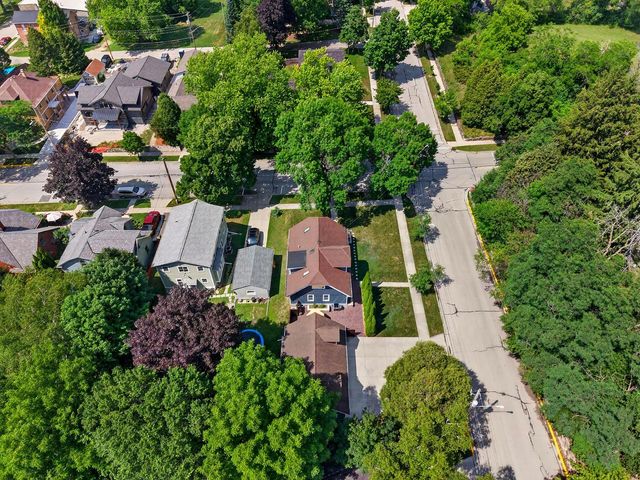 N69W6171 Bridge ROAD, Cedarburg, WI 53012