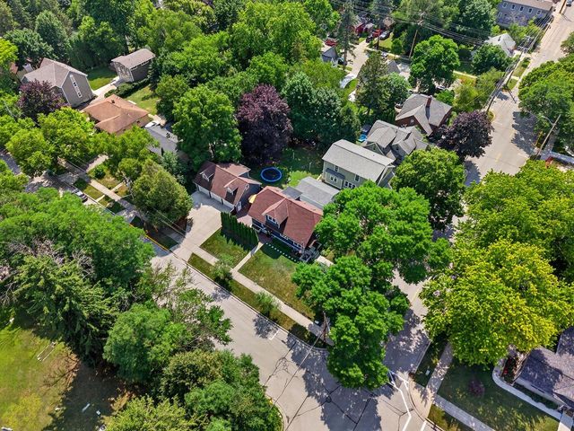 N69W6171 Bridge ROAD, Cedarburg, WI 53012