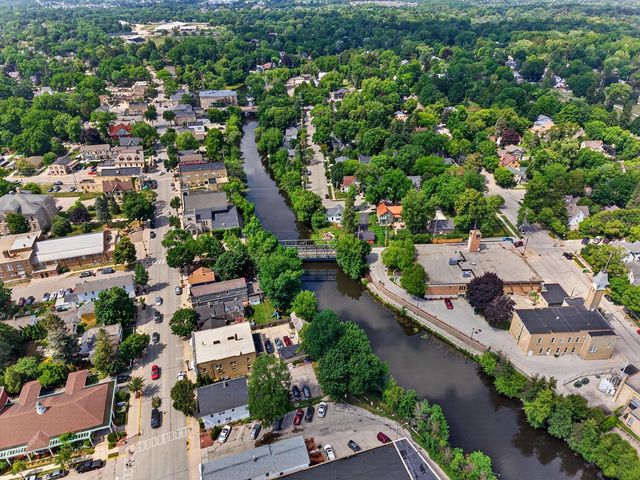 N69W6171 Bridge ROAD, Cedarburg, WI 53012