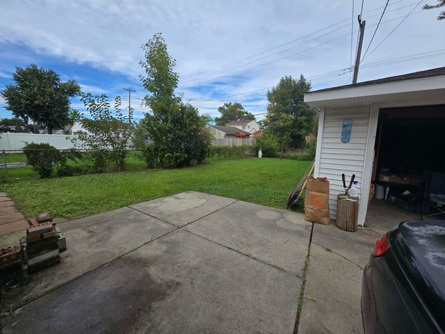 22339 Socia Street, Saint Clair Shores, MI 48082