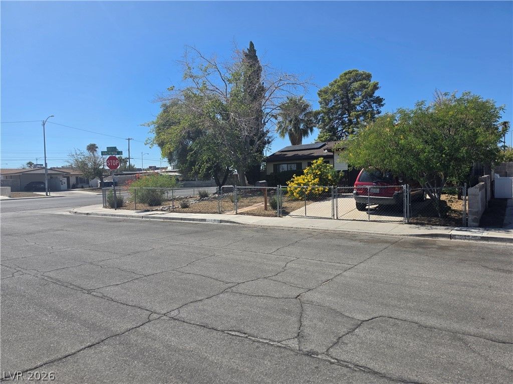 5289 Reeder Circle, Las Vegas, NV 89119 — photo 2