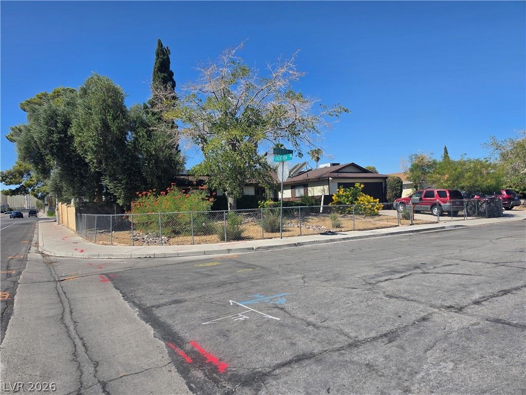 5289 Reeder Circle, Las Vegas, NV 89119 — photo 3