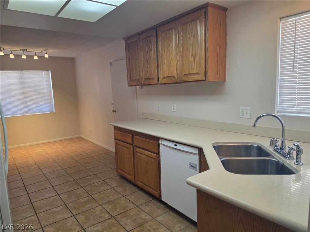 5289 Reeder Circle, Las Vegas, NV 89119 — photo 4