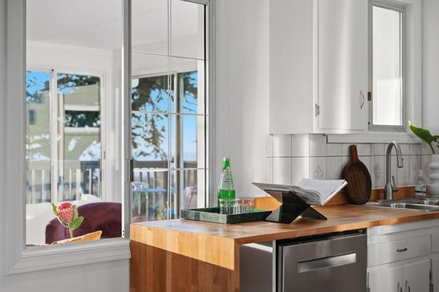 14 Cragmont Court, Pacifica, CA 94044