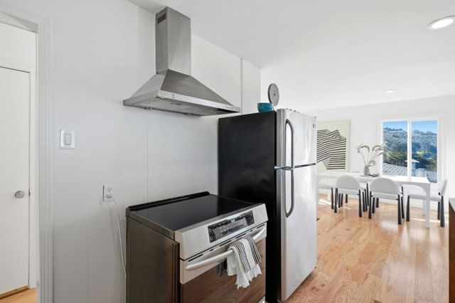 14 Cragmont Court, Pacifica, CA 94044