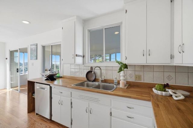 14 Cragmont Court, Pacifica, CA 94044