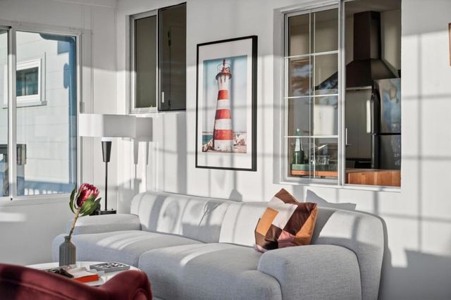 14 Cragmont Court, Pacifica, CA 94044