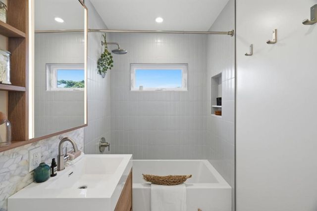 14 Cragmont Court, Pacifica, CA 94044