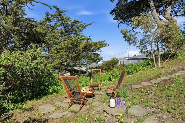 14 Cragmont Court, Pacifica, CA 94044