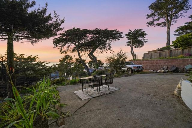 14 Cragmont Court, Pacifica, CA 94044
