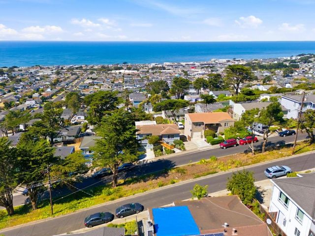 14 Cragmont Court, Pacifica, CA 94044