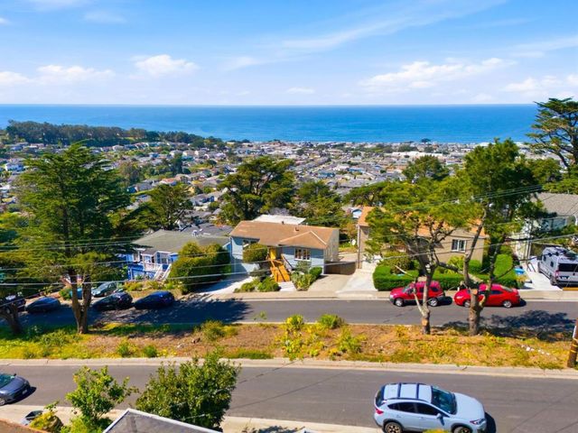 14 Cragmont Court, Pacifica, CA 94044