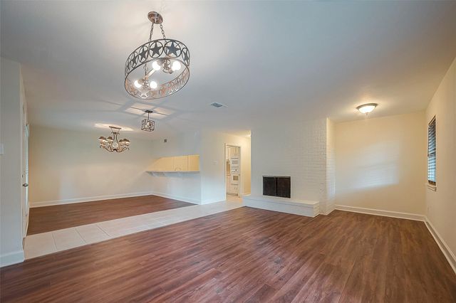 20 Champions Colony E, Houston, TX 77069