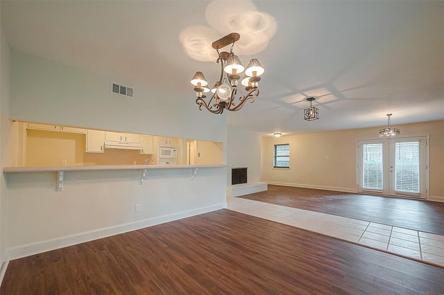 20 Champions Colony E, Houston, TX 77069