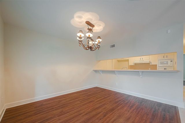 20 Champions Colony E, Houston, TX 77069