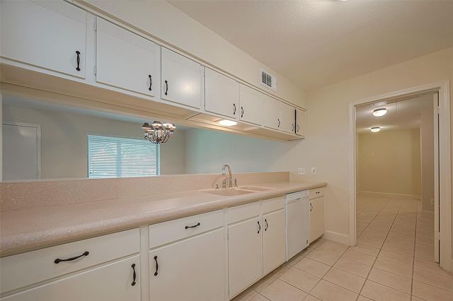 20 Champions Colony E, Houston, TX 77069