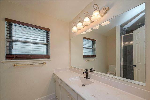 20 Champions Colony E, Houston, TX 77069