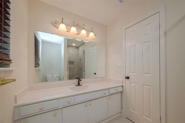 20 Champions Colony E, Houston, TX 77069